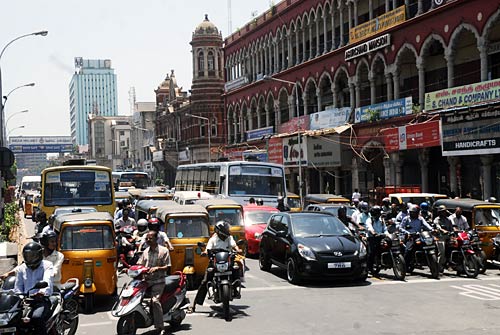 भारत बंद से जनता परेशान, हुआ अरबों का नुकसान