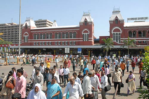 भारत बंद से जनता परेशान, हुआ अरबों का नुकसान