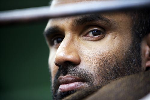 नक्‍सली समस्‍या पर 'रेड अलर्ट'  । बिपाशा की हॉट तस्‍वीरें