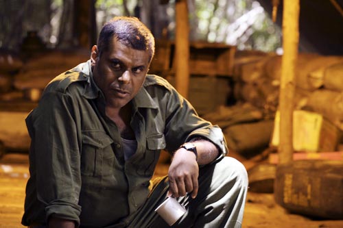 नक्‍सली समस्‍या पर 'रेड अलर्ट'  । बिपाशा की हॉट तस्‍वीरें