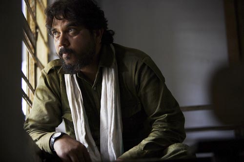 नक्‍सली समस्‍या पर 'रेड अलर्ट'  । बिपाशा की हॉट तस्‍वीरें