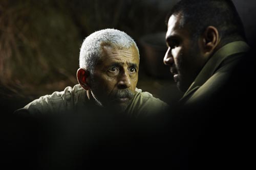 नक्‍सली समस्‍या पर 'रेड अलर्ट'  । बिपाशा की हॉट तस्‍वीरें