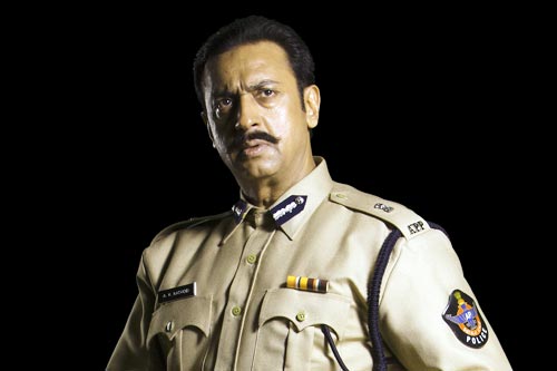 नक्‍सली समस्‍या पर 'रेड अलर्ट'  । बिपाशा की हॉट तस्‍वीरें