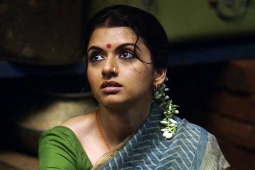 नक्‍सली समस्‍या पर 'रेड अलर्ट'  । बिपाशा की हॉट तस्‍वीरें