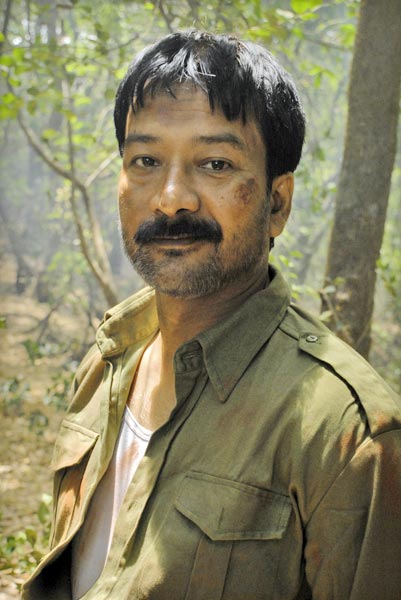 नक्‍सली समस्‍या पर 'रेड अलर्ट'  । बिपाशा की हॉट तस्‍वीरें