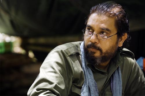 नक्‍सली समस्‍या पर 'रेड अलर्ट'  । बिपाशा की हॉट तस्‍वीरें