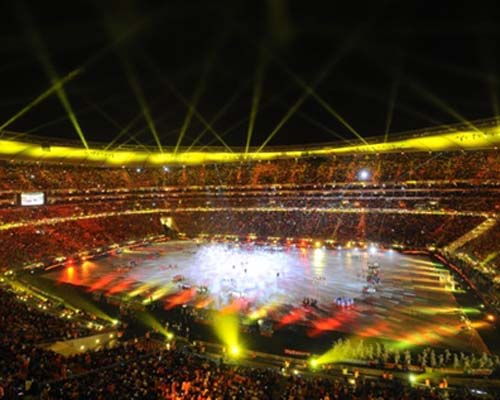 फुटबॉल विश्‍व कप की जीत का जश्‍न मनाते स्‍पेन के प्रशंसक