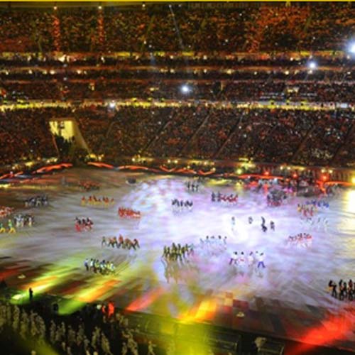 फुटबॉल विश्‍व कप की जीत का जश्‍न मनाते स्‍पेन के प्रशंसक