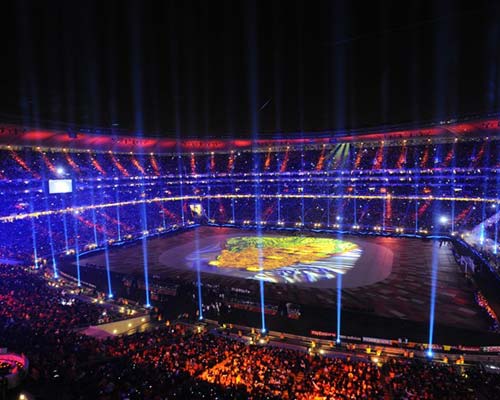 फुटबॉल विश्‍व कप की जीत का जश्‍न मनाते स्‍पेन के प्रशंसक