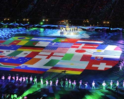 फुटबॉल विश्‍व कप की जीत का जश्‍न मनाते स्‍पेन के प्रशंसक