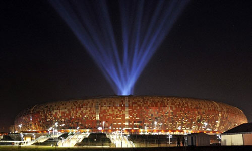 फुटबॉल विश्‍व कप की जीत का जश्‍न मनाते स्‍पेन के प्रशंसक