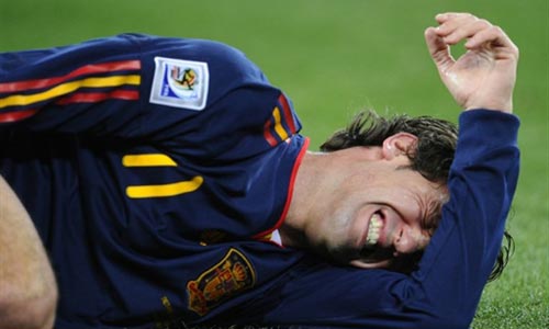 फुटबॉल विश्‍व कप की जीत का जश्‍न मनाते स्‍पेन के प्रशंसक