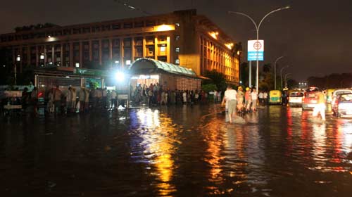 पहली ही बारिश में दिल्‍ली हुई पानी-पानी