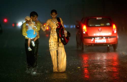 पहली ही बारिश में दिल्‍ली हुई पानी-पानी