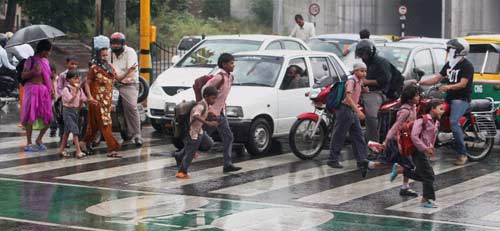 पहली ही बारिश में दिल्‍ली हुई पानी-पानी