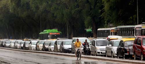 पहली ही बारिश में दिल्‍ली हुई पानी-पानी