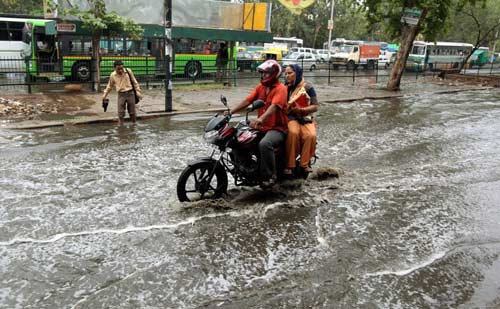 पहली ही बारिश में दिल्‍ली हुई पानी-पानी