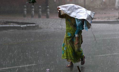 पहली ही बारिश में दिल्‍ली हुई पानी-पानी