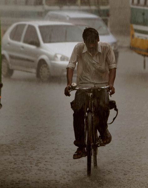 पहली ही बारिश में दिल्‍ली हुई पानी-पानी