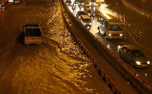 पहली ही बारिश में दिल्‍ली हुई पानी-पानी