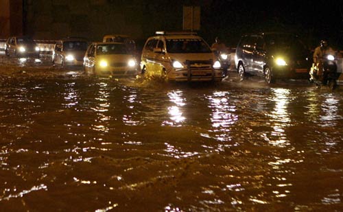पहली ही बारिश में दिल्‍ली हुई पानी-पानी