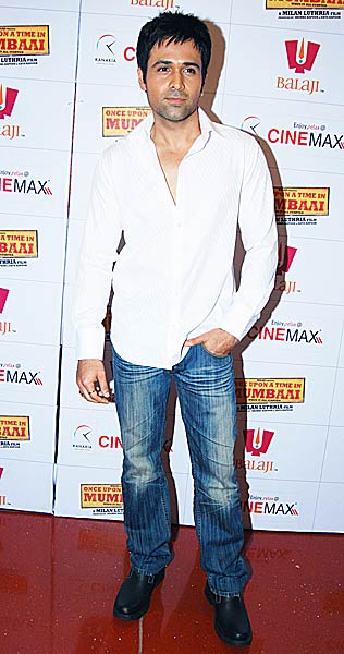 प्रोमोशन के लिए कुछ भी करेगा । बिपाशा की हॉट तस्‍वीरें