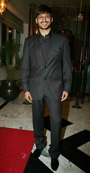 प्रोमोशन के लिए कुछ भी करेगा । बिपाशा की हॉट तस्‍वीरें