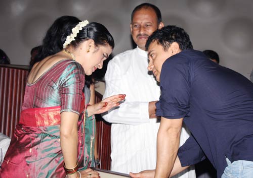 पीपली लाइव: 'महंगाई डायन खात...' के साथ म्‍यूजिक लॉच