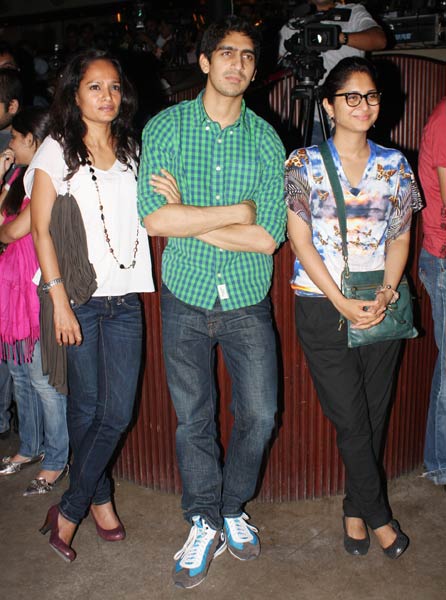 पीपली लाइव: 'महंगाई डायन खात...' के साथ म्‍यूजिक लॉच