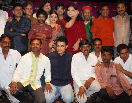 पीपली लाइव: 'महंगाई डायन खात...' के साथ म्‍यूजिक लॉच