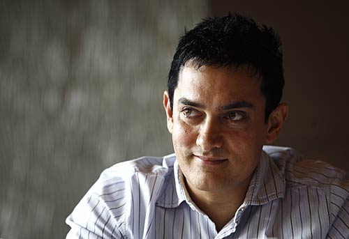 पीपली लाइव: 'महंगाई डायन खात...' के साथ म्‍यूजिक लॉच