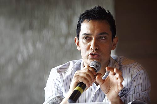 पीपली लाइव: 'महंगाई डायन खात...' के साथ म्‍यूजिक लॉच