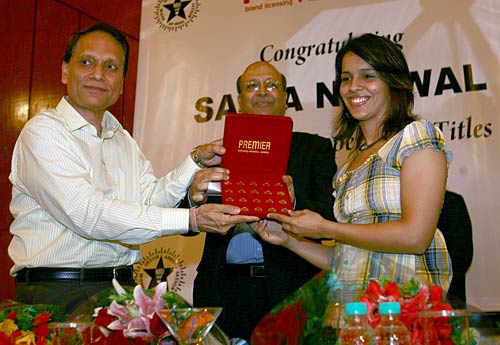 बैडमिंटन एसोसिएशन ने सायना को किया सम्‍मानित