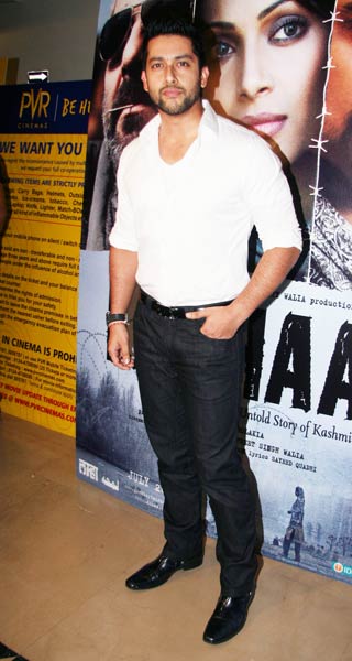 फिल्‍म 'लम्‍हा' की स्‍पेशल स्‍क्रीनिंग पर जुटे बॉलीवुड सितारे