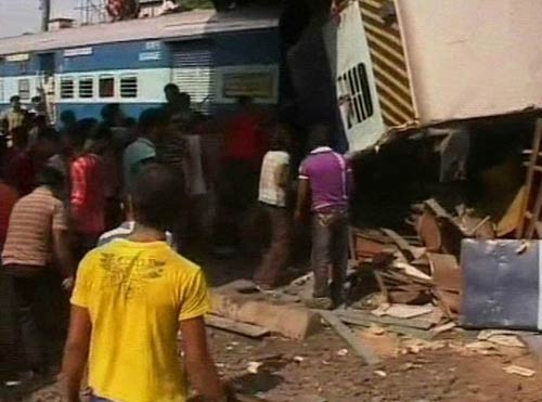 प. बंगाल में एक और रेल हादसा | वीडियो