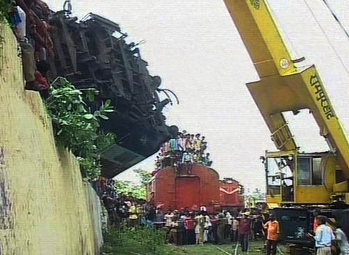 प. बंगाल में एक और रेल हादसा | वीडियो