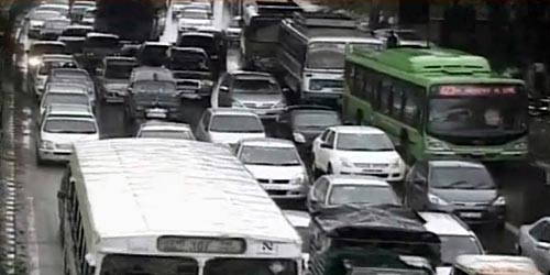 बारिश ने थामी दिल्ली की रफ्तार | फोटो देखें