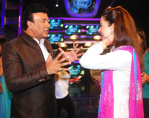 इंडियन आइडल में पहुंचे अजय और कंगना