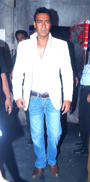 इंडियन आइडल में पहुंचे अजय और कंगना