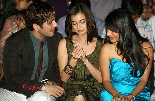 मानव के फैशन शो में ग्‍लैमर का तड़का...