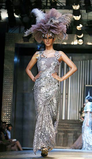 मानव के फैशन शो में ग्‍लैमर का तड़का...