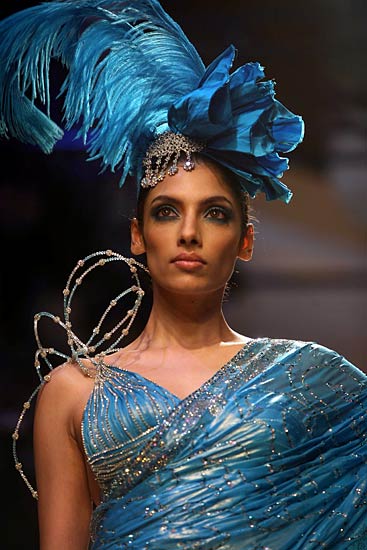 मानव के फैशन शो में ग्‍लैमर का तड़का...