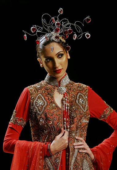 मानव के फैशन शो में ग्‍लैमर का तड़का...