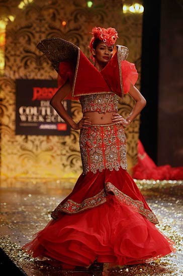 मानव के फैशन शो में ग्‍लैमर का तड़का...