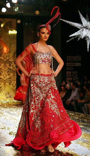 मानव के फैशन शो में ग्‍लैमर का तड़का...