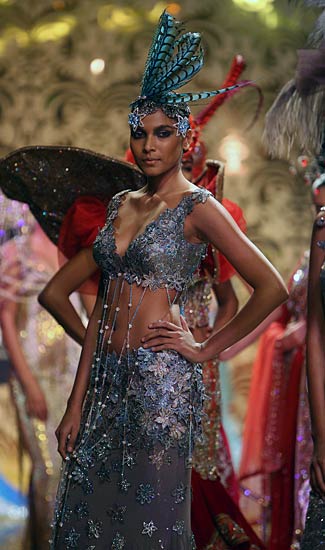 मानव के फैशन शो में ग्‍लैमर का तड़का...