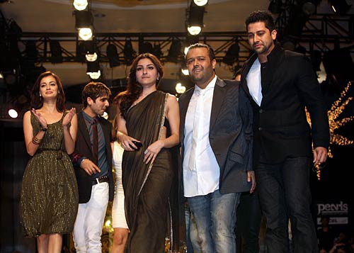 मानव के फैशन शो में ग्‍लैमर का तड़का...