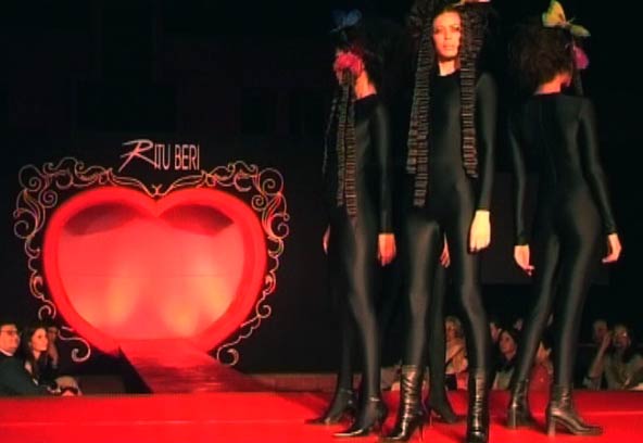 बॉलीवुड सितारों की सेक्‍सी अदा...। हसीनाओं का जलवा