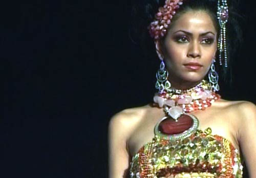 बॉलीवुड सितारों की सेक्‍सी अदा...। हसीनाओं का जलवा