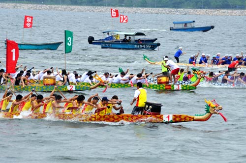ड्रैगन बोट रेस का अद्भुत नजारा